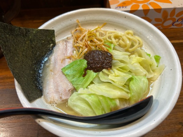 「熟成練り醤油ラーメン850円」@『   』（無銘）の写真