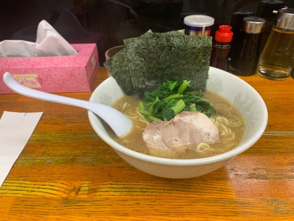 「ラーメン　麺固め季節の野菜トッピング」@横浜ラーメン厨房 うえむらやの写真