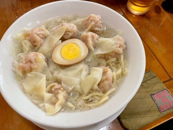 「粗びき肉汁雲呑麺」@広州市場 中目黒店の写真