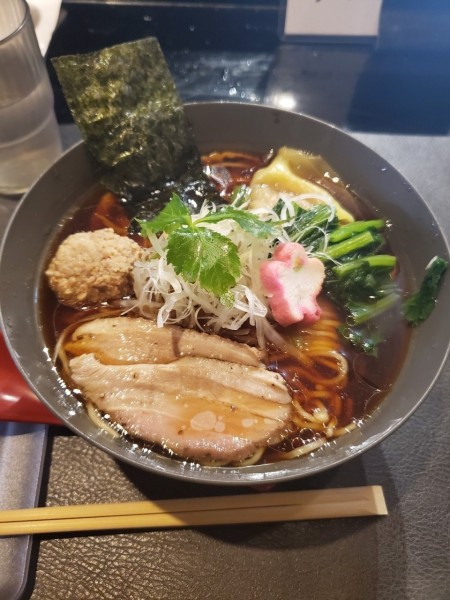 「鴨醤油らーめん＋今のごはん」@麺屋秀高の写真