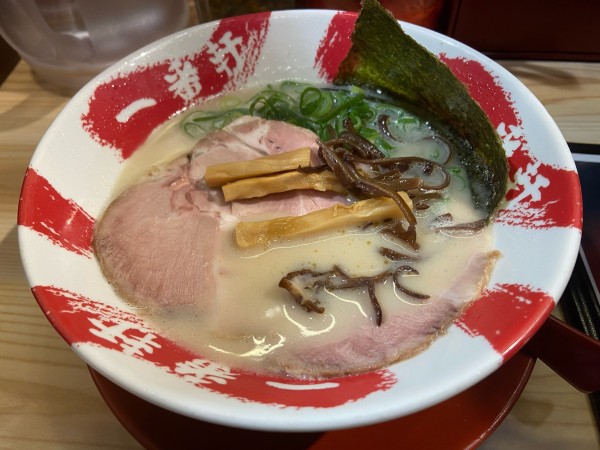 「白豚骨 780円 替え玉130円✖️2回」@熟成豚骨ラーメン専門 一番軒 今池店の写真