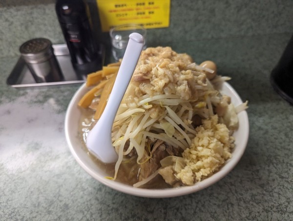 「ラーメン豚W　うずら　メンマ」@ラーメン二郎 新宿小滝橋通り店の写真