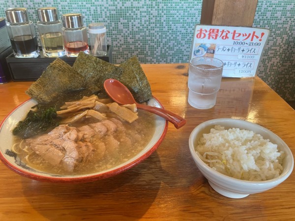 「メンマチャーシュー麺　チャーシューマシ　ライス」@椿 ラーメンショップ 木立店の写真