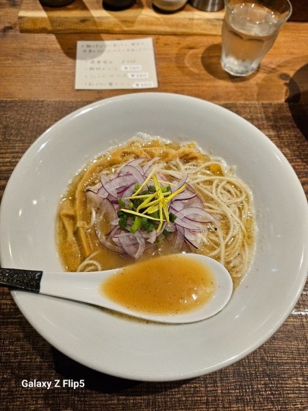 「鶏と水」@蜂と蝶の写真