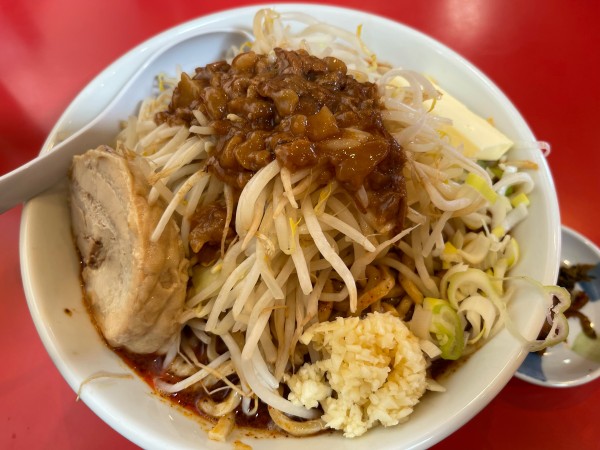 「限定辛味噌ラーメン大盛り3辛味濃いめ＋バター」@豚ゆうの写真