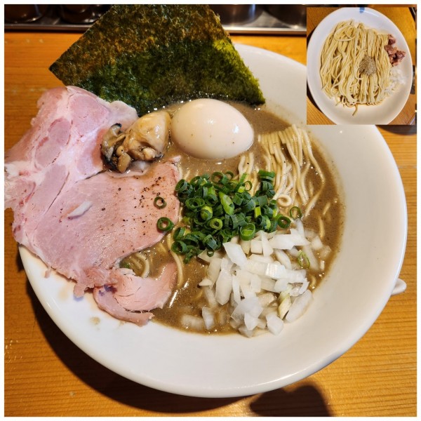 「牡蠣煮干し味玉 替え玉」@麺屋 まほろ芭の写真