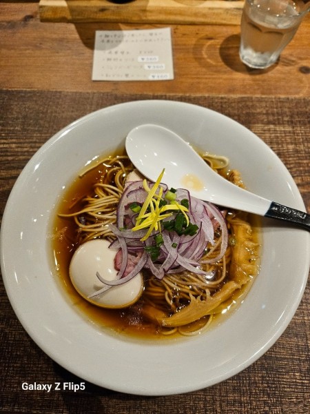 「鶏と水」@蜂と蝶の写真