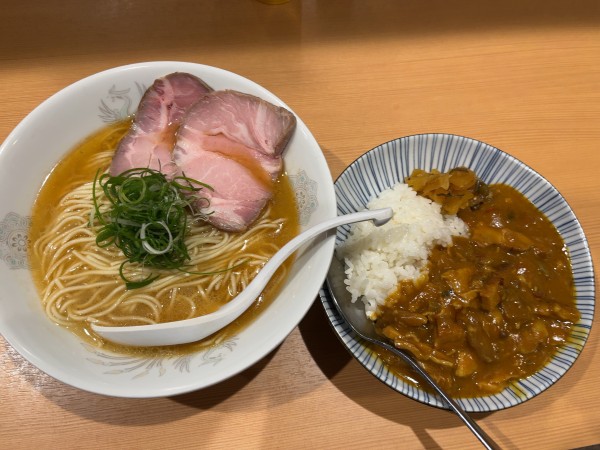 「のどぐろ中華そば（塩）1100円　肉カレー350円」@北千住煮干中華蕎麦 かれんの写真