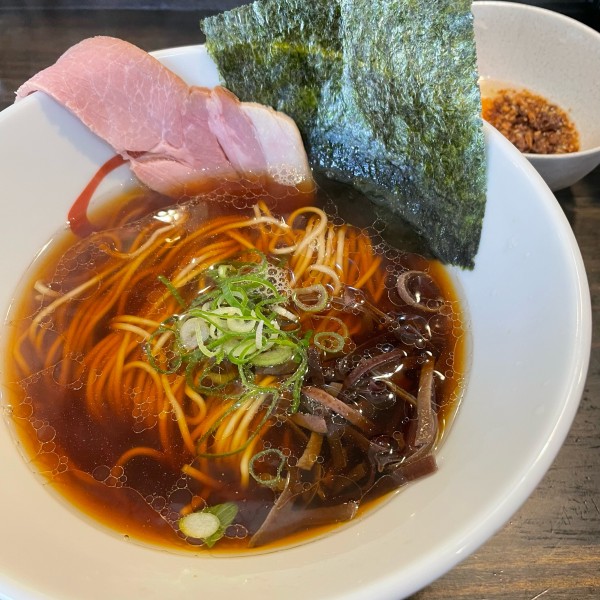 「朝ラーメン 醤油 600円 つけ玉 100円」@燵家製麺の写真