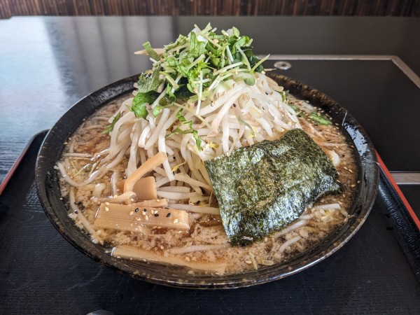 「とんこつ醤油・大盛（肉卵抜き）600円」@増味家の写真