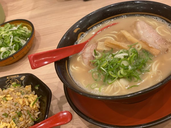 「うまやセット」@うま屋ラーメン 天白店の写真