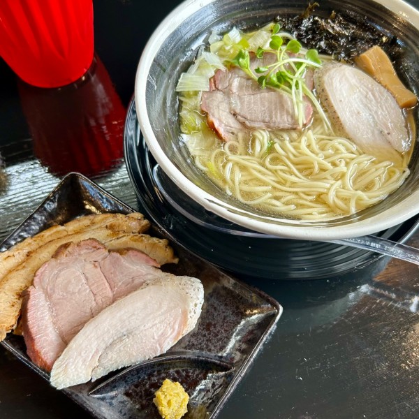 「淡麗鶏（塩）＋チャーシュー３種盛り」@麺処ふくすけの写真