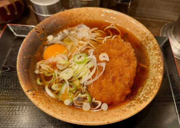 「コロッケそば(500円)+玉子(60円)」@三松 青砥店の写真