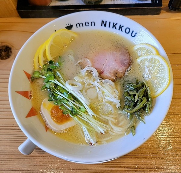 「鶏白湯 塩+レモン」@ラーメン にっこうの写真