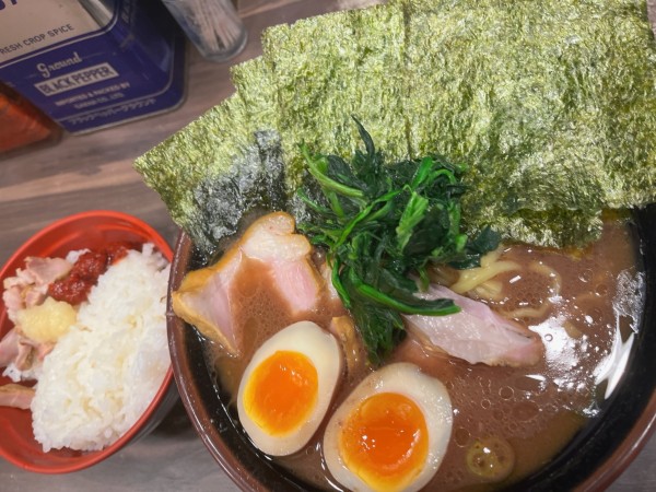 「のり玉ラーメン＋小ライス」@神田ラーメン わいず 神田本店の写真