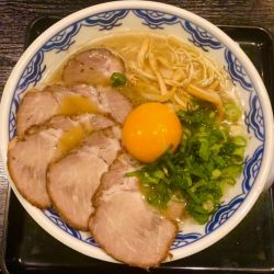 チャーシュー麺+卵黄(メニューにはない)