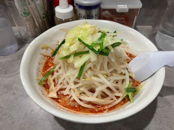 「鷹の爪ラーメン」@旨辛ラーメン表裏 高田馬場店の写真