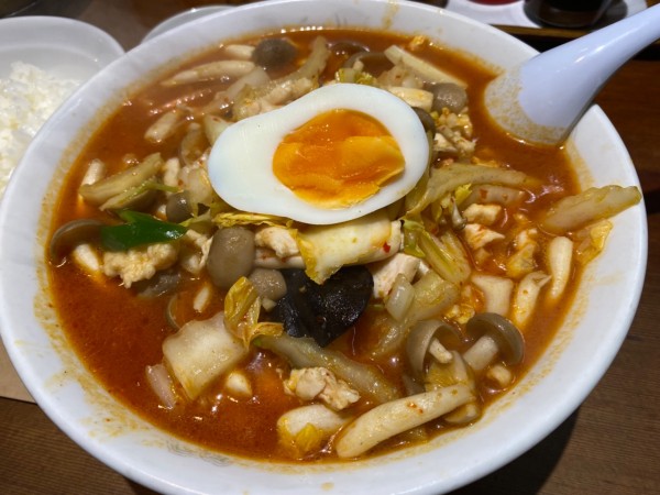 「スタミナ麺＋半ライス（サービス）」@かおたんラーメン 赤坂店の写真