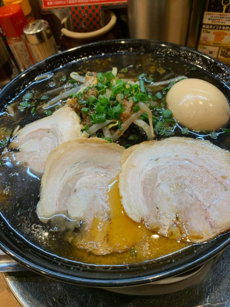 「黄金の味噌チャーシューメンBLACK(とろ〜り半熟味玉)」@らあめん花月嵐 いわき湯本店の写真