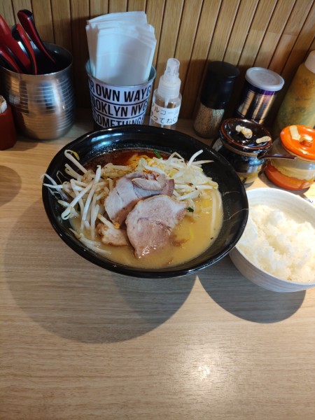 「黒味噌ラーメン(大盛、ライス無料)　880円」@花木流味噌 三鷹店の写真