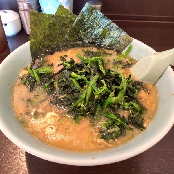 「ラーメン(¥750)+ほうれん草増し(¥100)」@らーめん 千家 川崎店の写真
