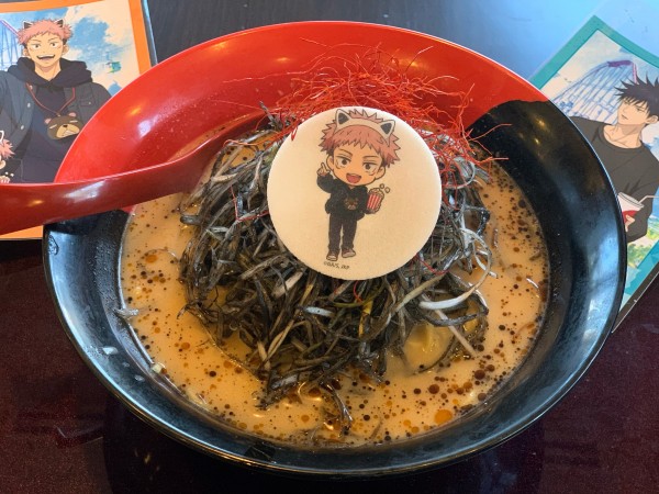 「【限定】虎杖の「黒閃」ラーメン」@西海製麺所 よみうりランド店の写真