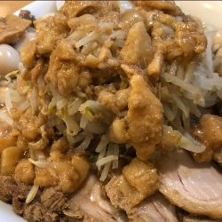 ラーメン(大)豚増しウズラ