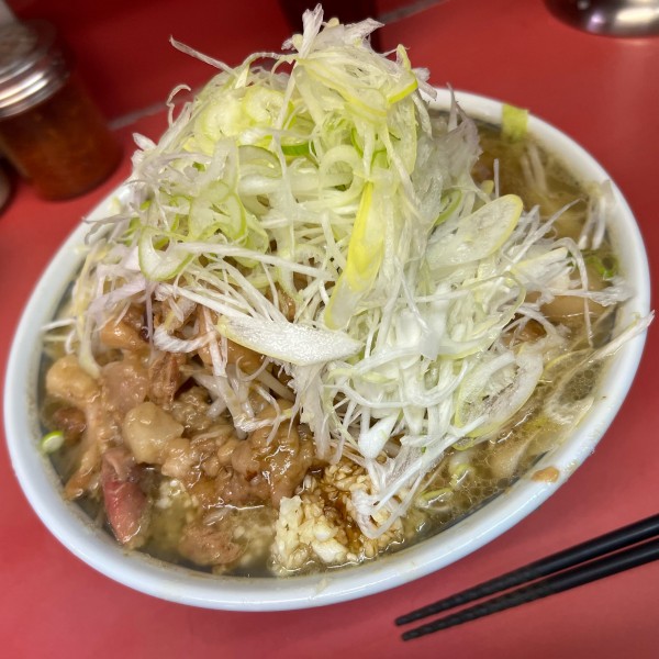 「小ラーメン（硬め）＋ネギ　『コール』全部」@ラーメン二郎 桜台駅前店の写真