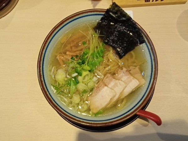 「貝煮干し中華そば（塩）」@巻き鮨 中華そば 浜八 横浜ランドマークタワー店の写真