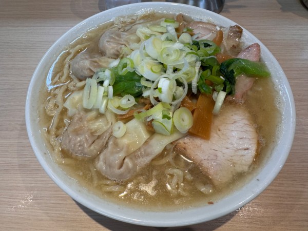 「塩ワンタンメン大盛」@桜上水 船越の写真