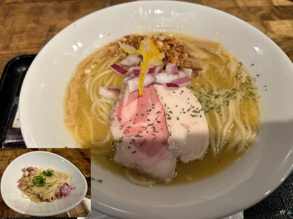 「濃厚鶏そば1100円、和え玉（醤油）150円」@特級鶏蕎麦 龍介 PLAY atre TSUCHIURA店の写真