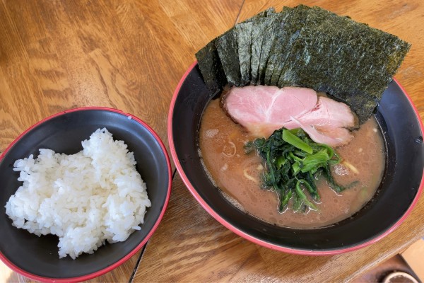 「ラーメン(麺半分)＋のり増し＋ライス(無料)」@麺家 紫極の写真