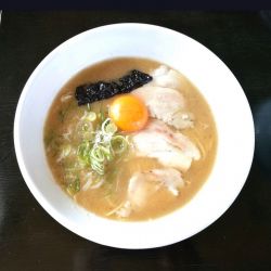 ラーメン　たまごと海苔トッピング