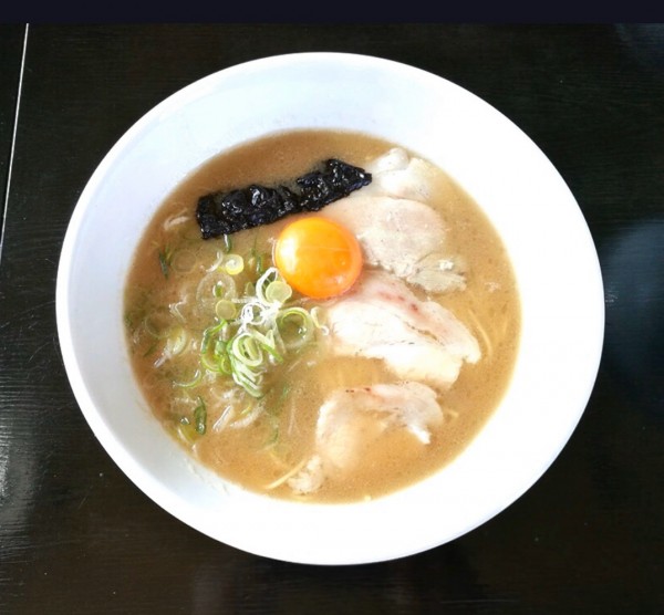 「ラーメン　たまごと海苔トッピング」@麺屋ぷいぷいの写真