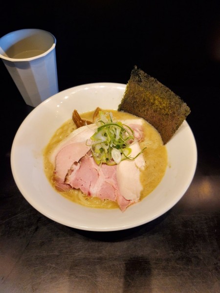 「地鶏白湯ラーメン」@らぁ麺 飛鶏の写真
