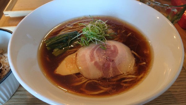 「しょうゆらぁめん」@たかのちゅめの写真