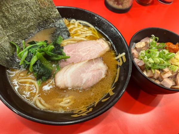 「ラーメン ¥850　豚まぶし飯 ¥250」@ラーメン家 がんくろの写真
