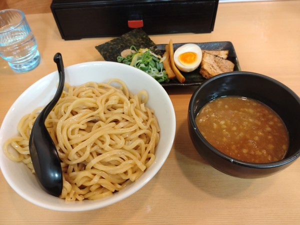 「超濃厚豚骨魚介つけ麺　熱盛　大盛」@ラーメン 春樹 多摩カリヨン館店の写真