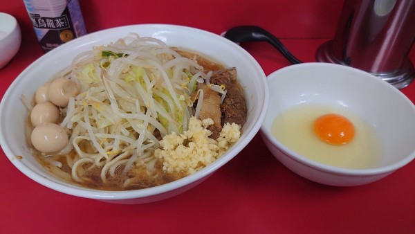「小ラーメン、生卵、」@ラーメン二郎 柏店の写真