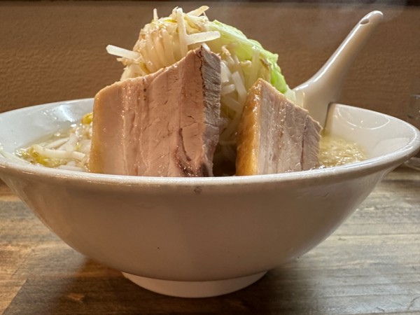 「山盛り承太郎ラーメン（並盛・300g）920円→500円」@麺屋 承太郎の写真