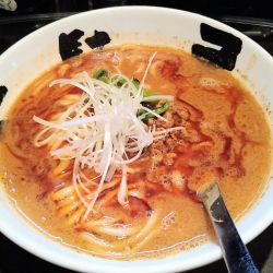 豚骨担々麺(太麺)