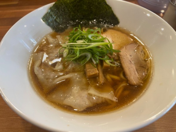「醤油ワンタン麺」@麺屋 寛の写真