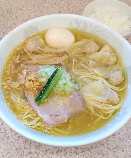 「塩ネギワンタンメン大盛+半熟煮卵､ライス小」@ラー麺専門店 こしがやの写真