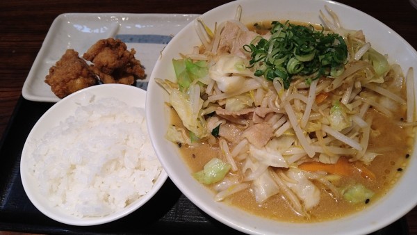 「味噌󠄀タンメン、唐揚げ2個少ライスセット」@札幌タンメン ベジ達 市ヶ谷店の写真