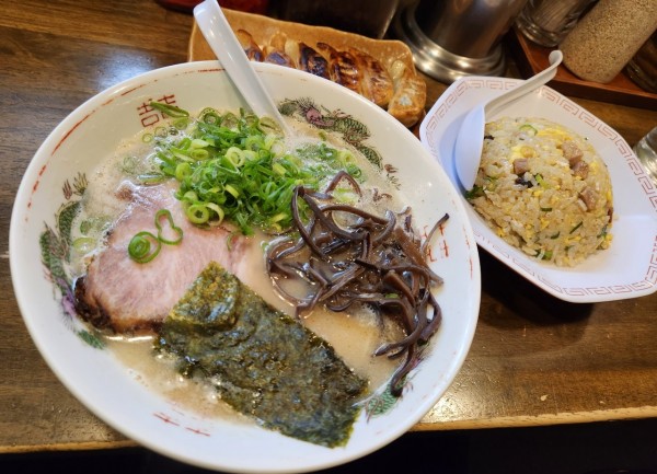「ラーメン チャーハンセット 餃子」@やっじゃがな 高津店の写真