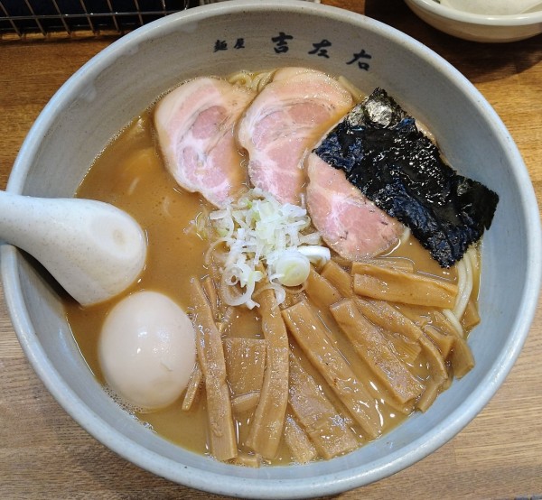 「味玉らーめん（大盛り）1230円+チャーシュー 500円 メンマ」@麺屋吉左右の写真