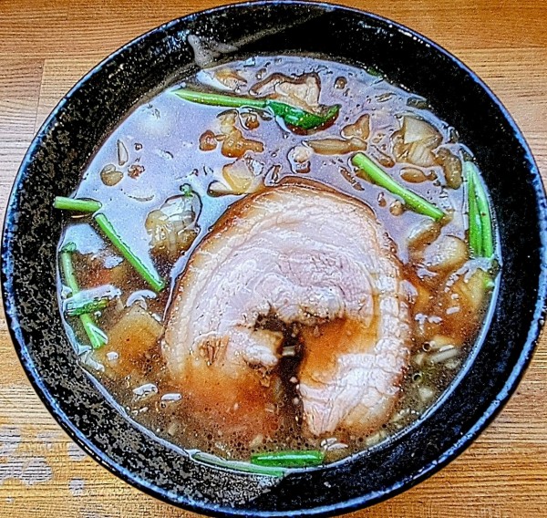 「にんにく醤油らーめん」@麺処 らふてるの写真