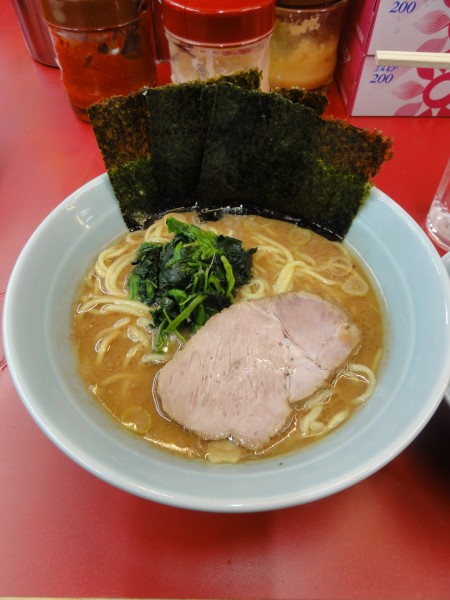 「ラーメン700円硬薄ライス」@横浜ラーメン 武蔵家 大宮店の写真