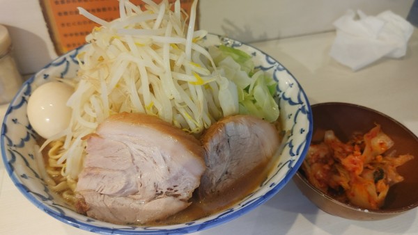 「味玉大ラーメン・キムチ(麺増しヤサイ)￥1,150」@らーめん 陸 尾山台店の写真