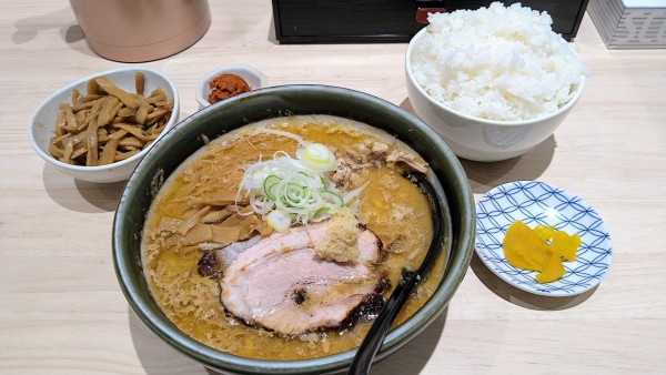 「味噌ラーメン+辛味噌玉･メンマ･大ライス」@ラーメン郷の写真